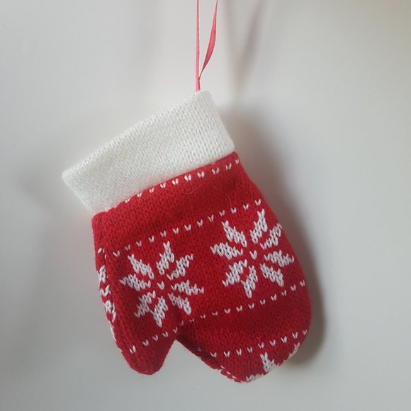 Red Mittens 2019 Ornament - Picture 2 of 2